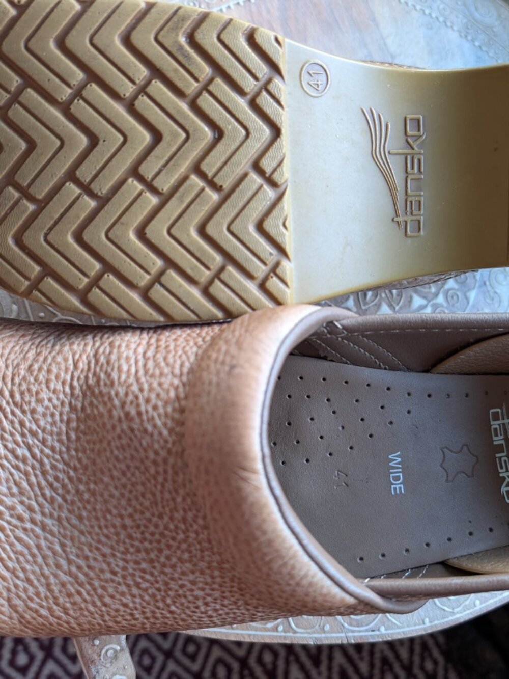 Like new Dansko clogs Wide - Picture 2 of 6
